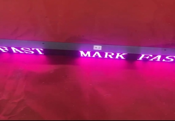 連結可能設計および細い場合との印7Mの長さをスクロールするカスタマイズされたP4RGB LED