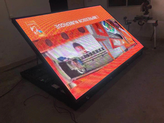 前部開始キャビネットIP65が付いているP4RGB LED記念碑の印は防水する