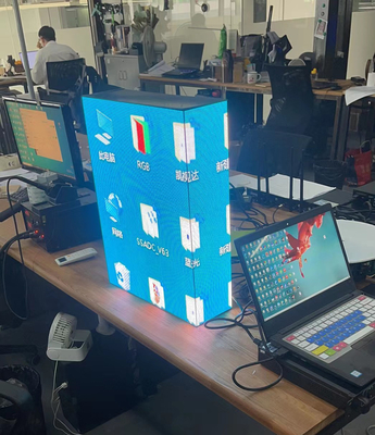 ビデオ プロセッサが付いているショーケースの広告P2RGBのConerの表示屋内LEDビデオ壁