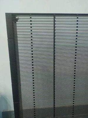 前部照明はLEDでP3のスクリーンを通して見える.91