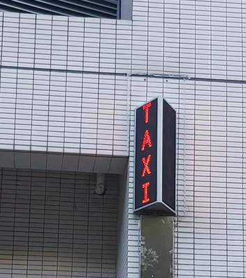 前部維持の倍はLED表示P10 RGBの三角形の味方した